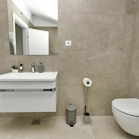 R2 By Rudan Apartment *